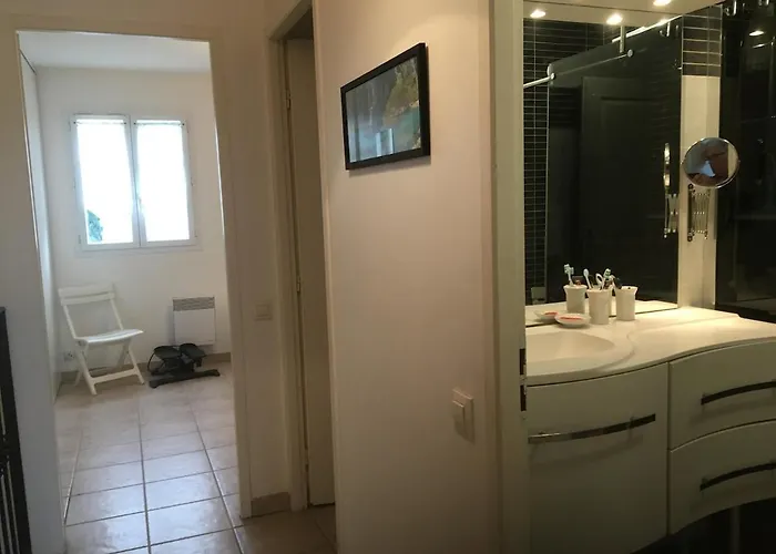 Maison Au Bord De L'eau Villa *